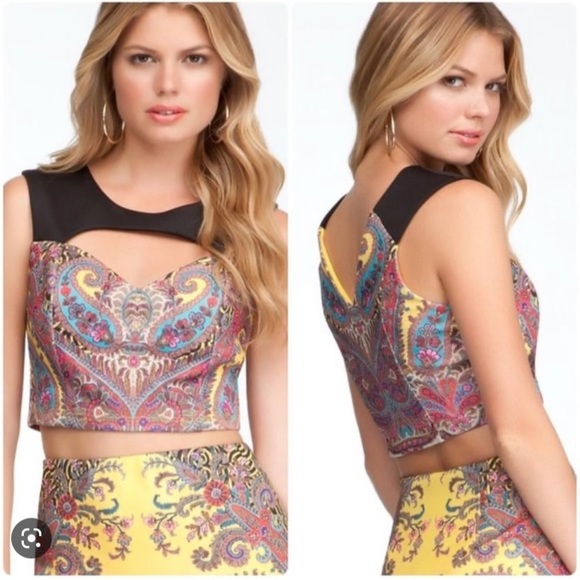 Bebe size XS Deja Vu Paisley crop top - Picture 2 of 12
